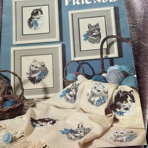 4/$50 Cat Cross-Stitch Pattern Book leisure arts 2022 🪡